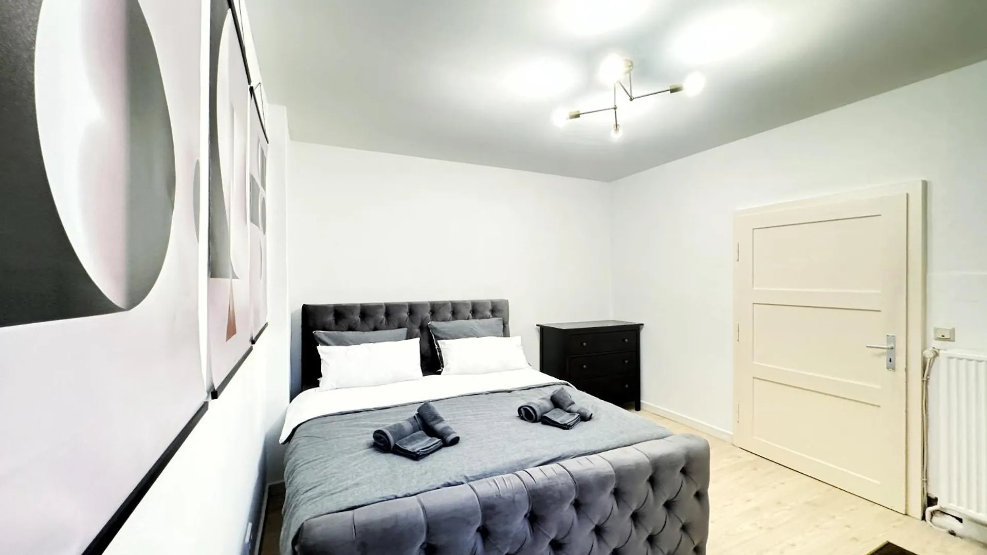 Holidayhome Apartments I Luxery Private Room In Heart Of Berlin contacts